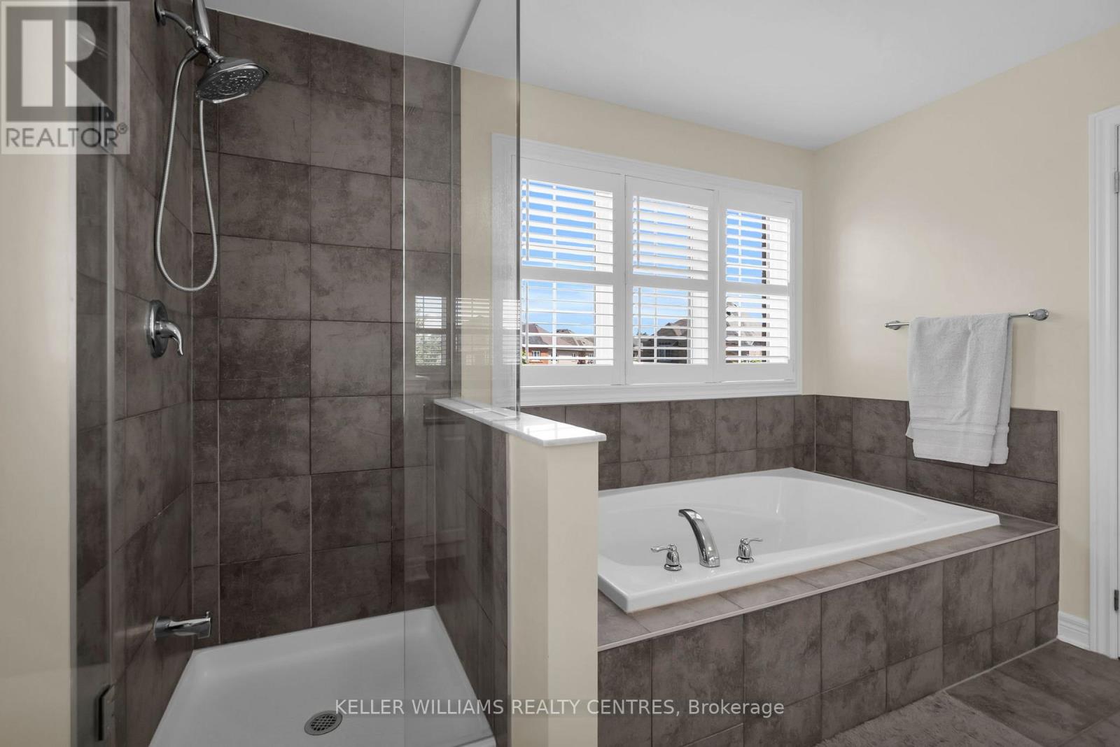 2 Jewelwing Court, Bradford West Gwillimbury, Ontario  L4L 2K1 - Photo 17 - N13492030