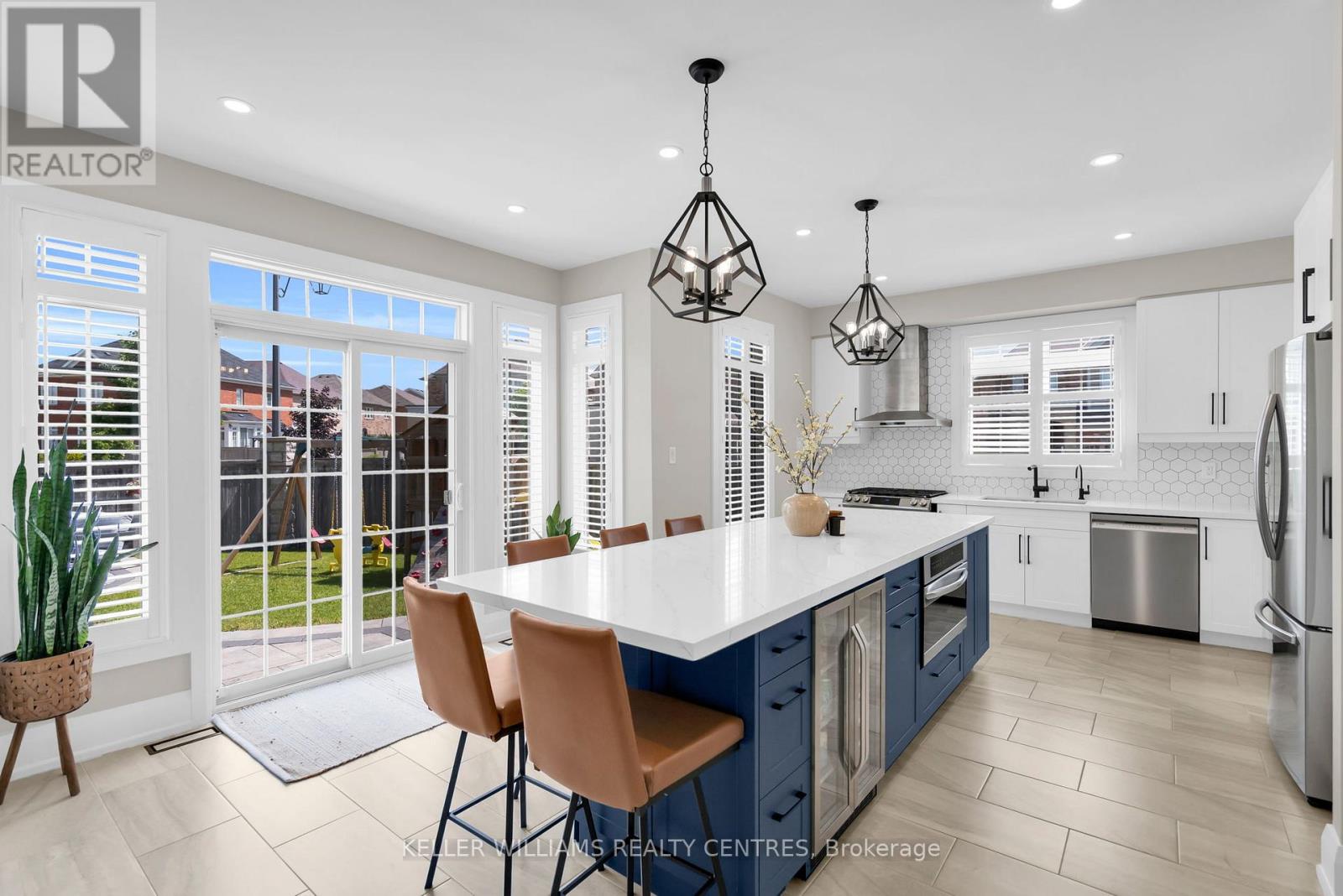 2 Jewelwing Court, Bradford West Gwillimbury, Ontario  L4L 2K1 - Photo 4 - N13492030