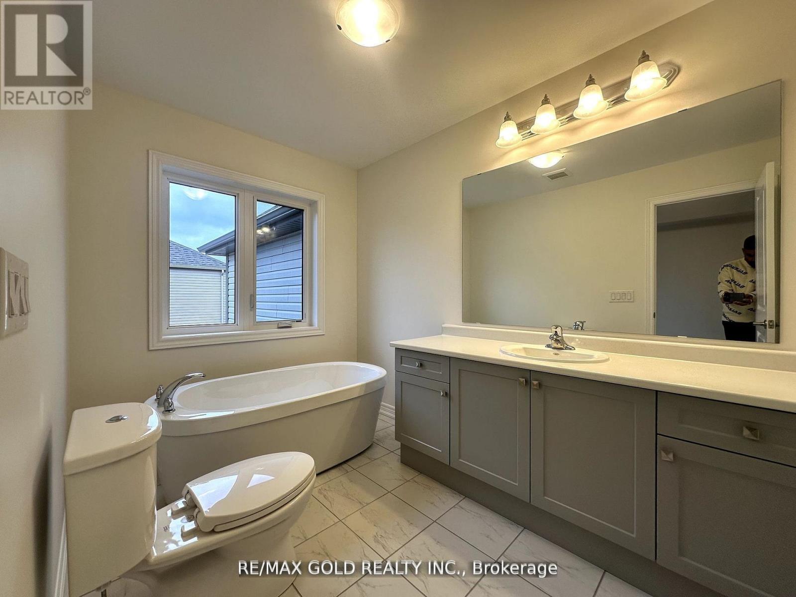 147 Broadacre Drive, Kitchener, Ontario  N2R 0S5 - Photo 24 - X13497908