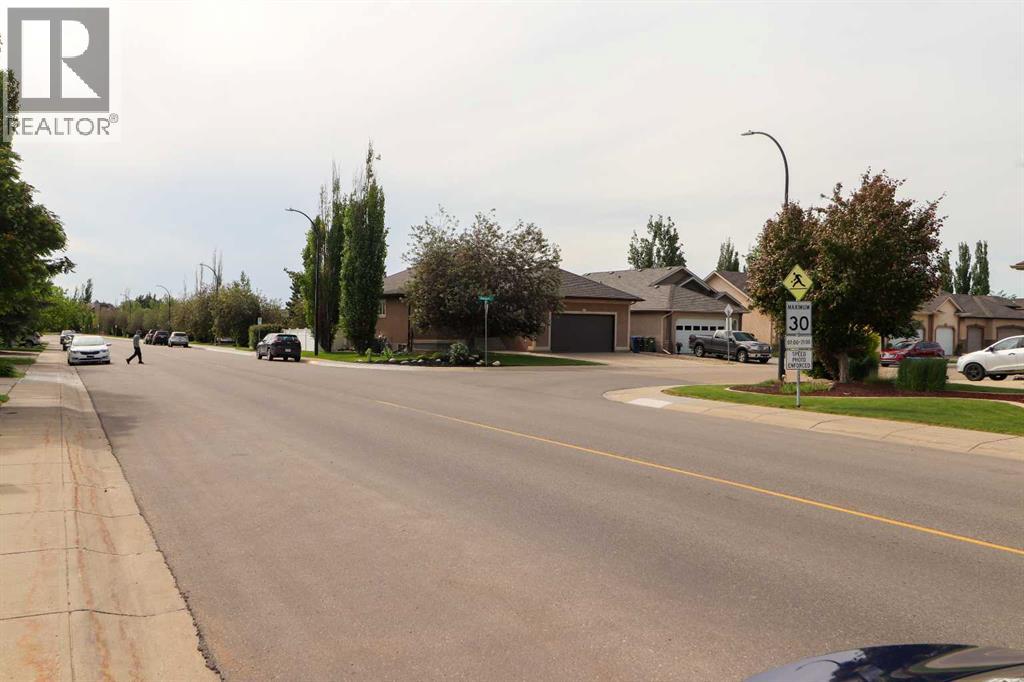 305 Addington Drive, Red Deer, Alberta  T4R 3H7 - Photo 35 - A2324630
