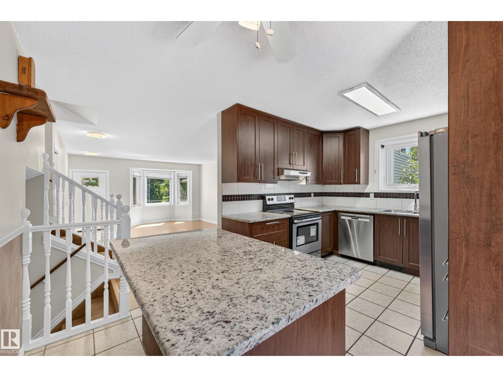 10332 21 AV NW, Edmonton, Alberta