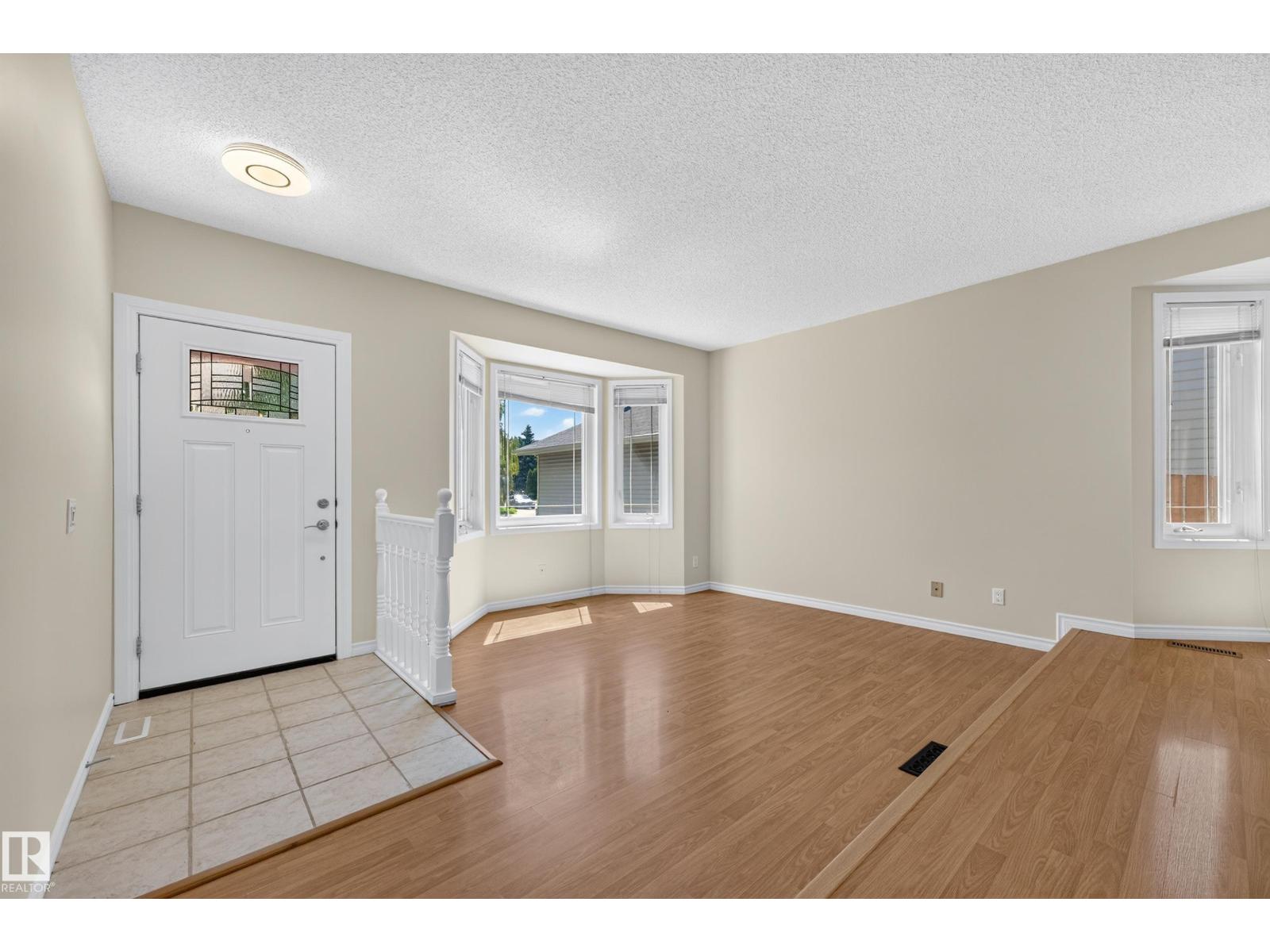 10332 21 Av NW, Edmonton, Alberta  T6J 6B6 - Photo 6 - E4496117