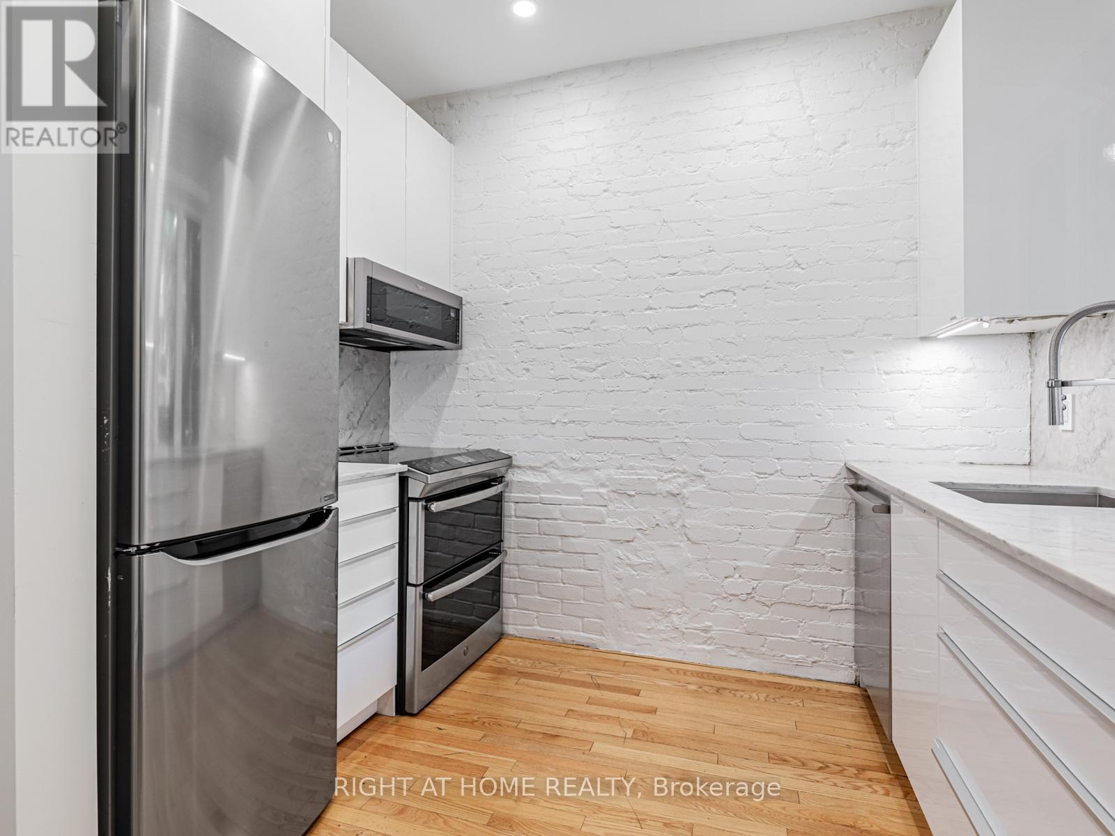 242 Waverley Road, Toronto, Ontario  M4L 3T3 - Photo 7 - E13497962
