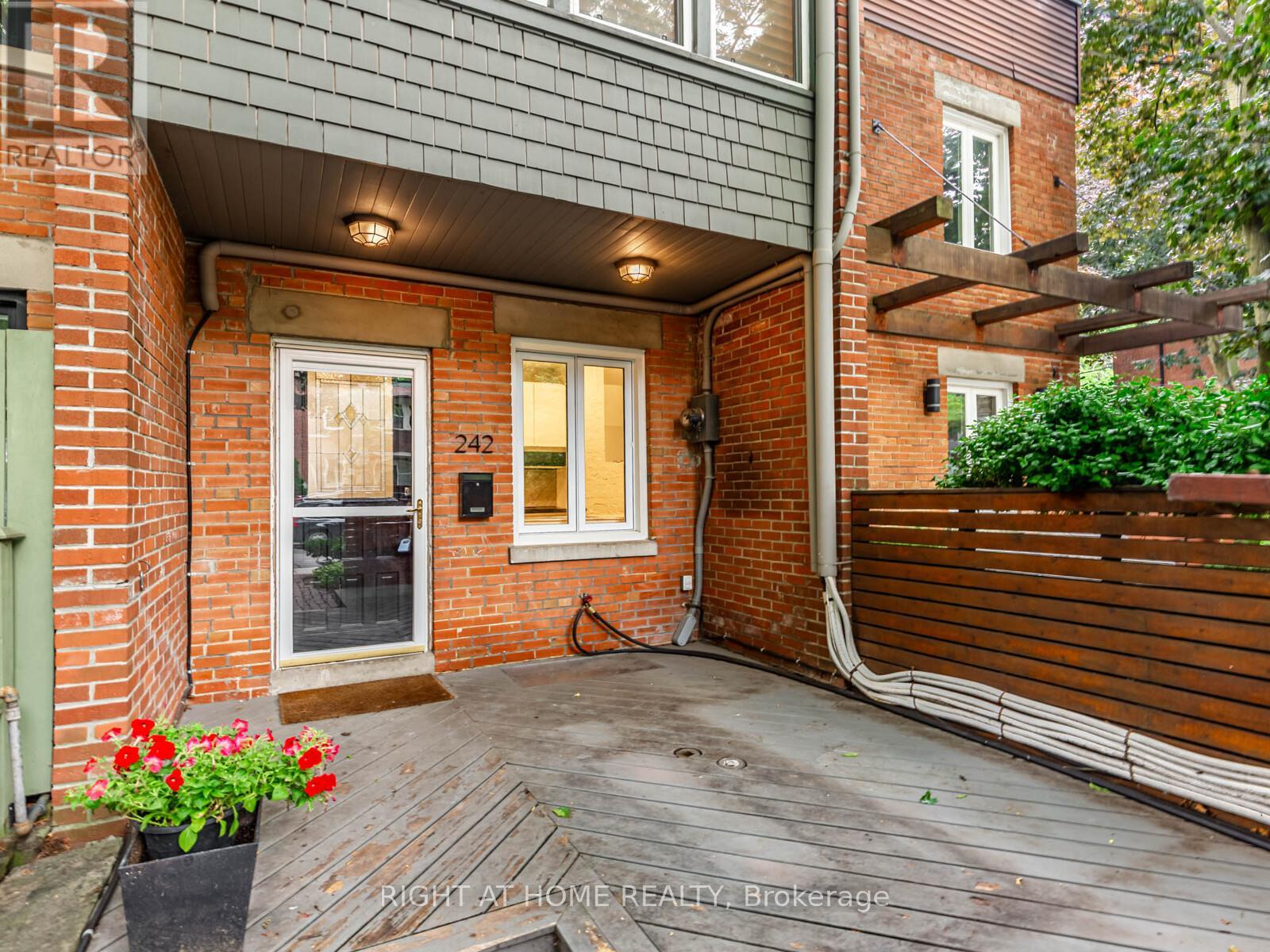 242 Waverley Road, Toronto, Ontario  M4L 3T3 - Photo 3 - E13497962