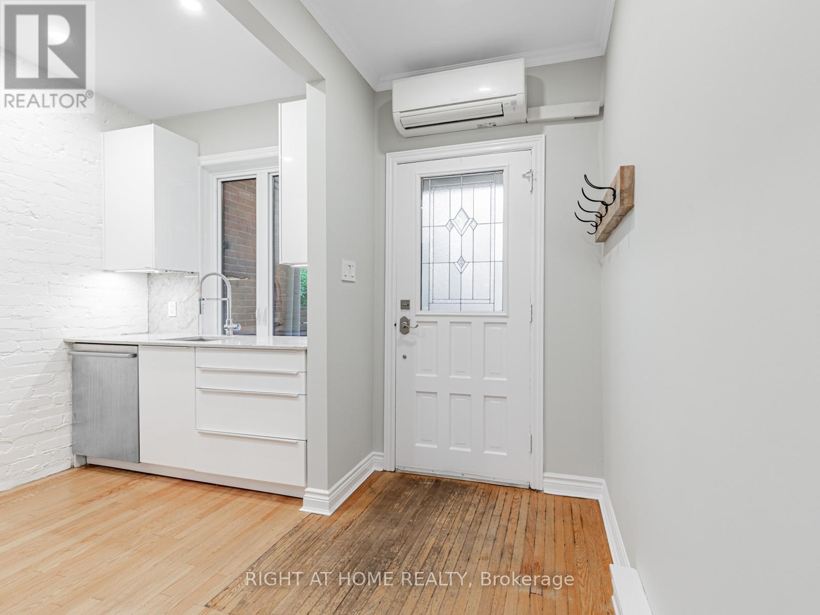 242 Waverley Road, Toronto, Ontario  M4L 3T3 - Photo 5 - E13497962