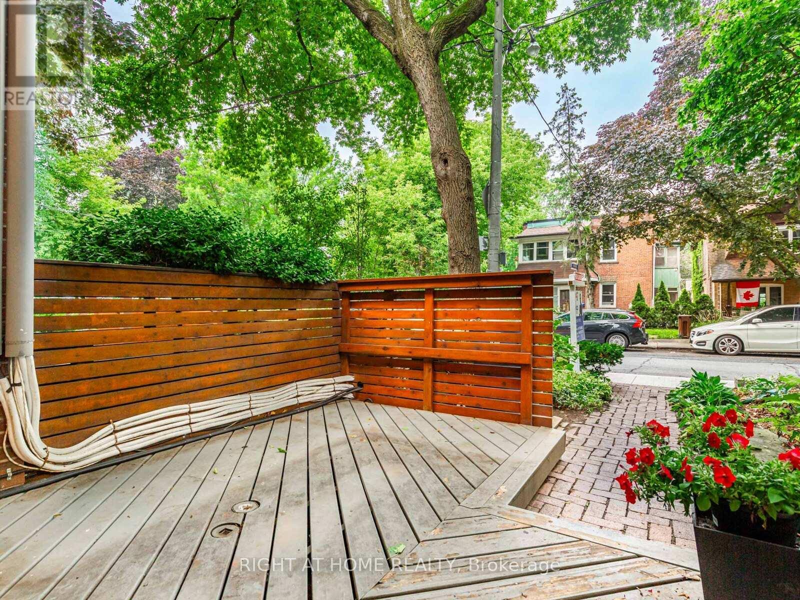 242 Waverley Road, Toronto, Ontario  M4L 3T3 - Photo 4 - E13497962