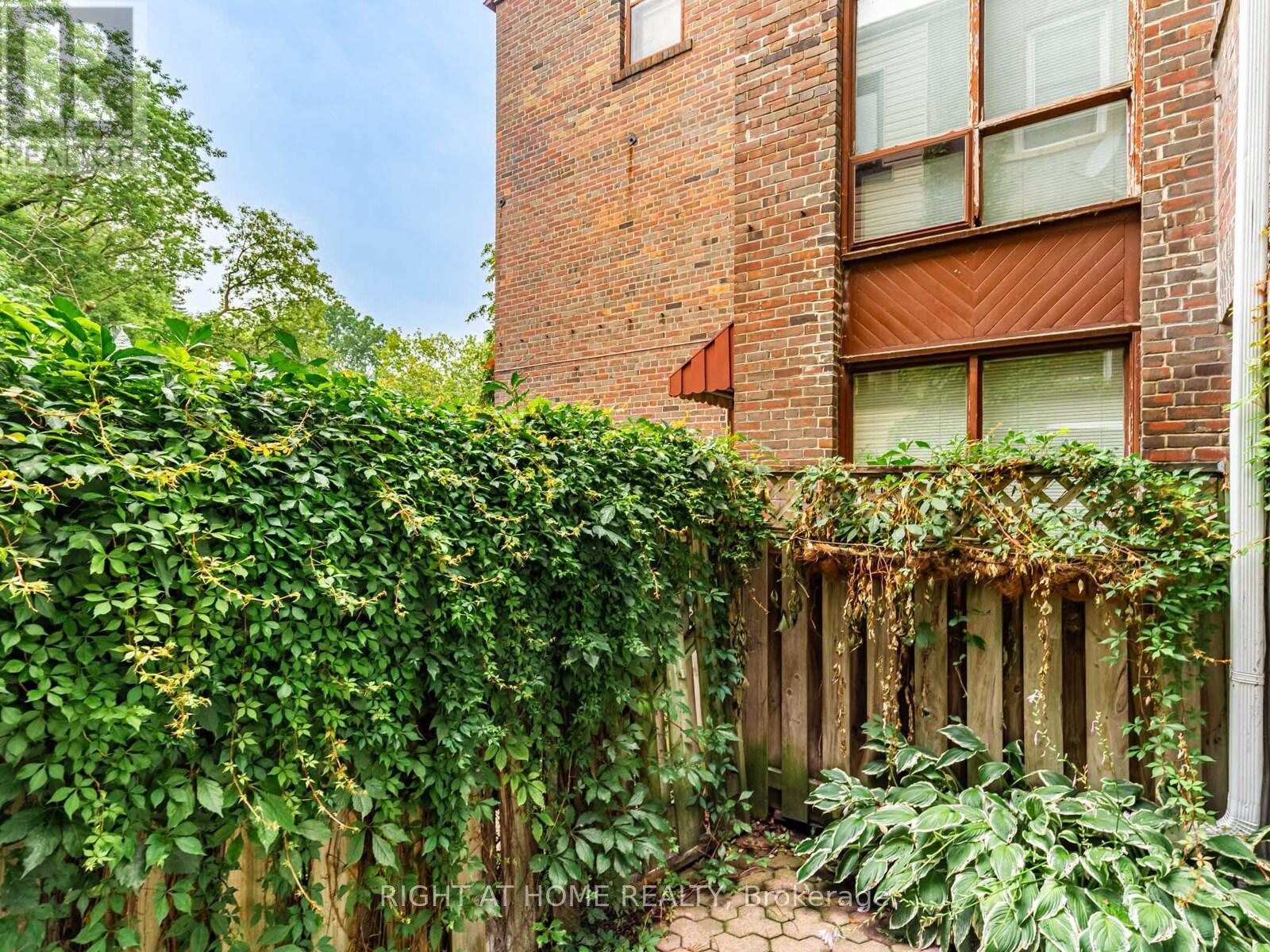 242 Waverley Road, Toronto, Ontario  M4L 3T3 - Photo 32 - E13497962