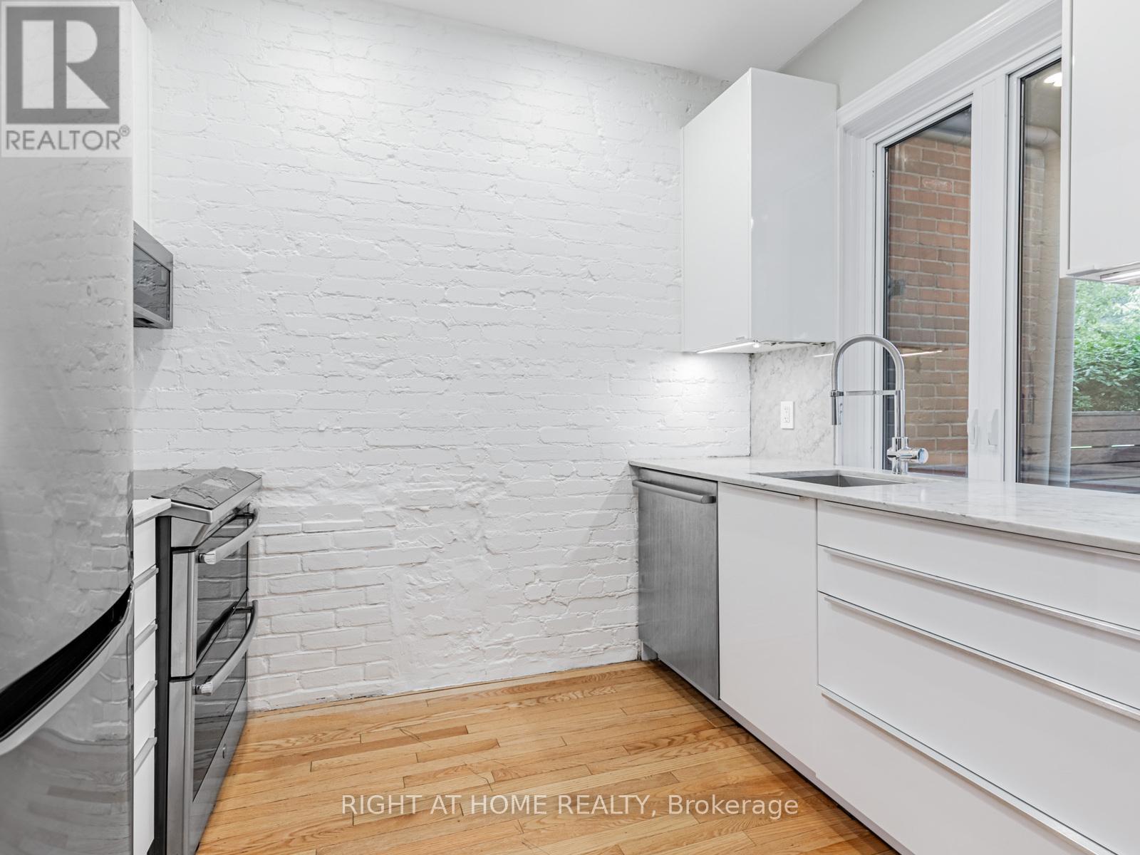 242 Waverley Road, Toronto, Ontario  M4L 3T3 - Photo 8 - E13497962