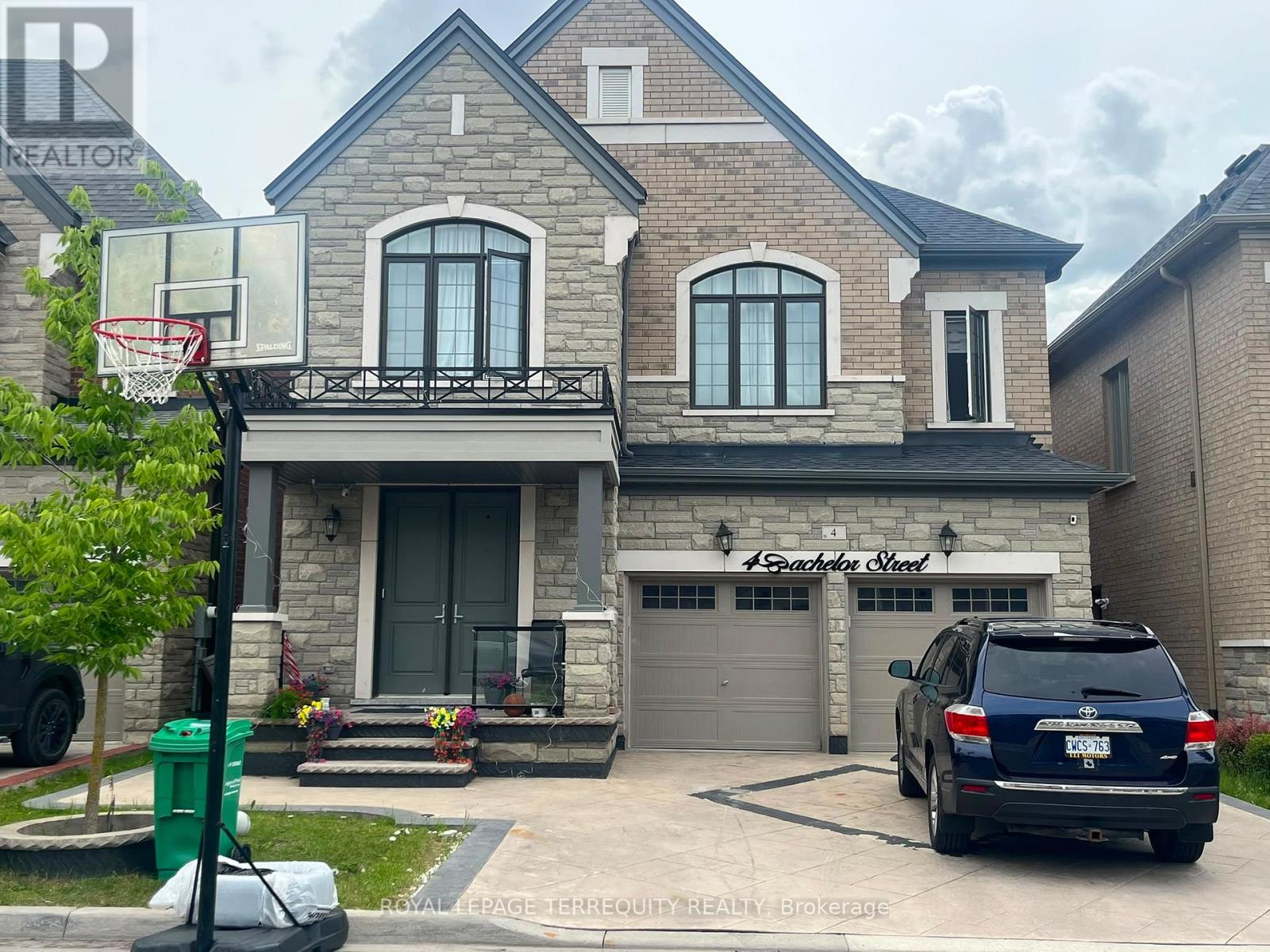 4 BACHELOR STREET, Brampton, Ontario