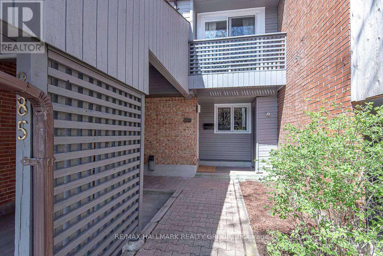 285 Bruyere Street, Ottawa, Ontario  K1N 5E5 - Photo 2 - X13492378