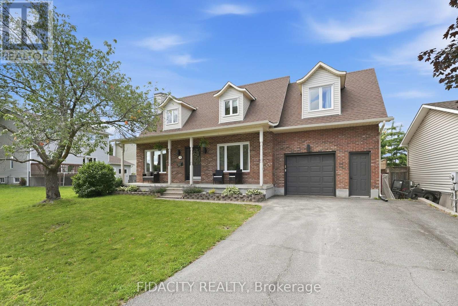 13 POOLE CREEK CRESCENT, Ottawa, Ontario