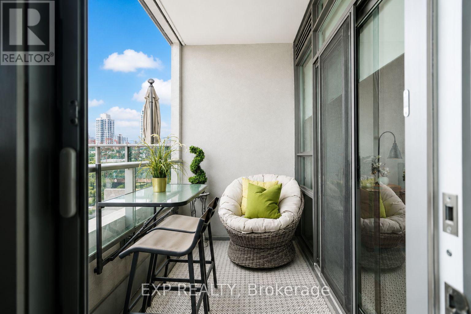 404 - 500 St Clair Avenue W, Toronto, Ontario  M6C 1A8 - Photo 5 - C13237854