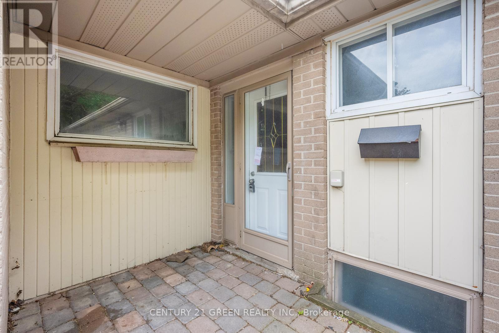 11 Burgby Avenue, Brampton, Ontario  L6X 2G7 - Photo 3 - W13498052