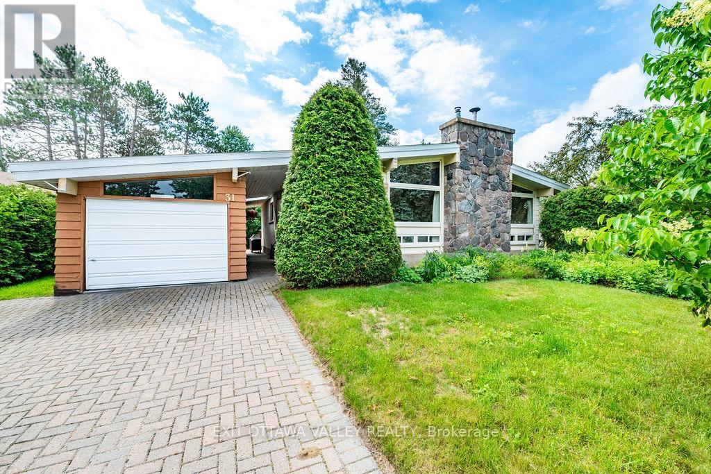 31 CLAREMOUNT ROAD, Deep River, Ontario