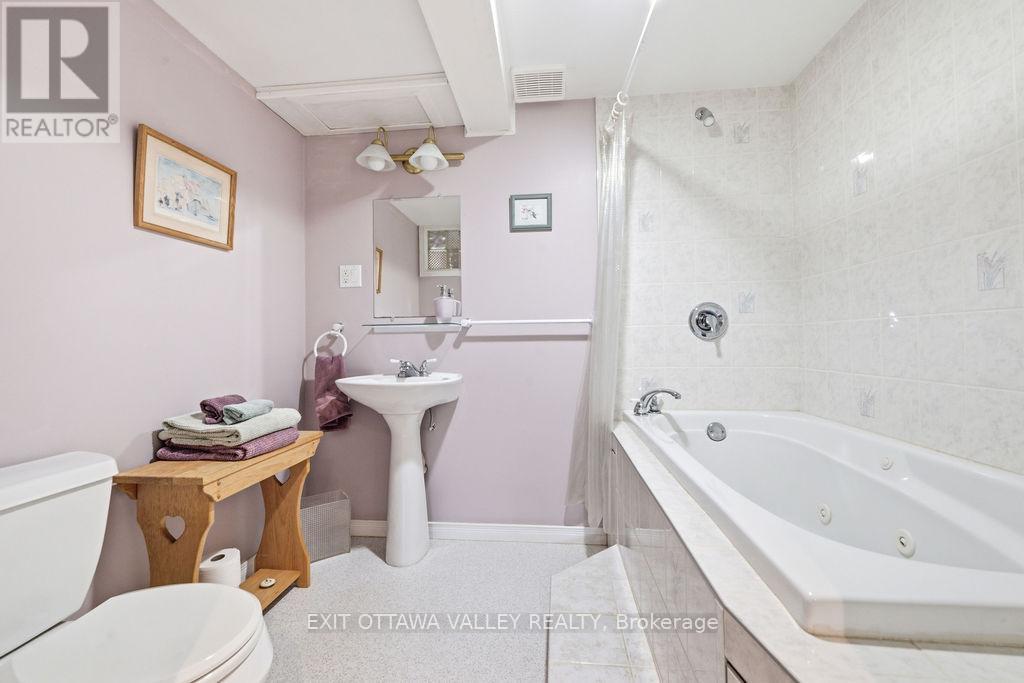 31 Claremount Road, Deep River, Ontario  K0J 1P0 - Photo 27 - X13497982