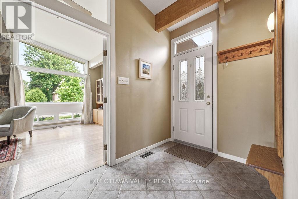 31 Claremount Road, Deep River, Ontario  K0J 1P0 - Photo 4 - X13497982