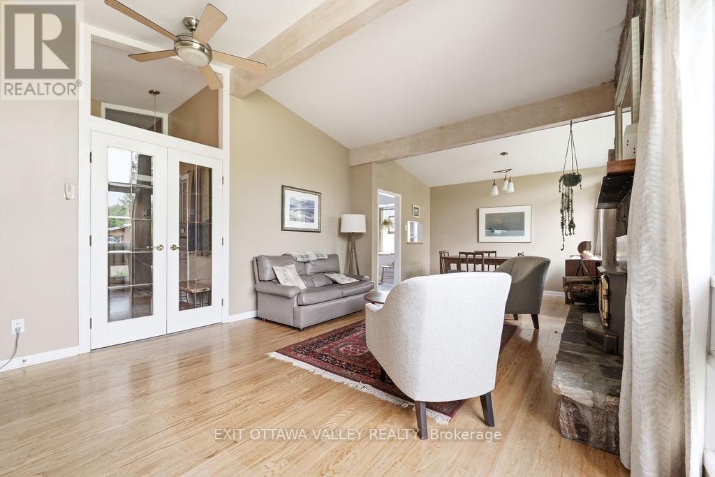 31 Claremount Road, Deep River, Ontario  K0J 1P0 - Photo 8 - X13497982