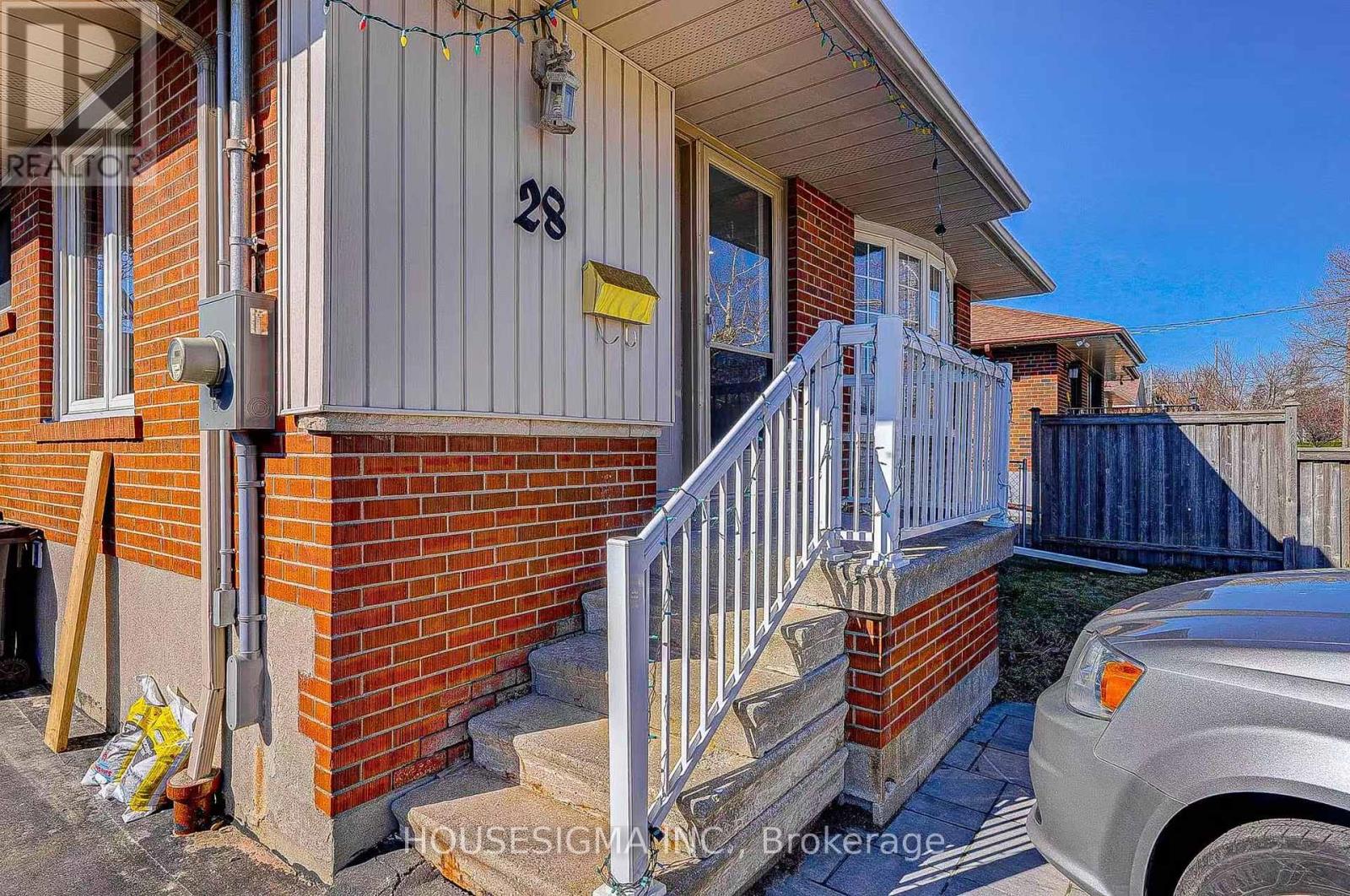 28 EARLTON ROAD, Toronto, Ontario
