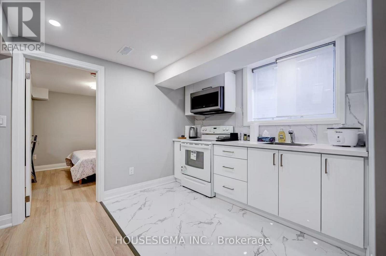 28 Earlton Road, Toronto, Ontario  M1T 2R3 - Photo 17 - E13498098