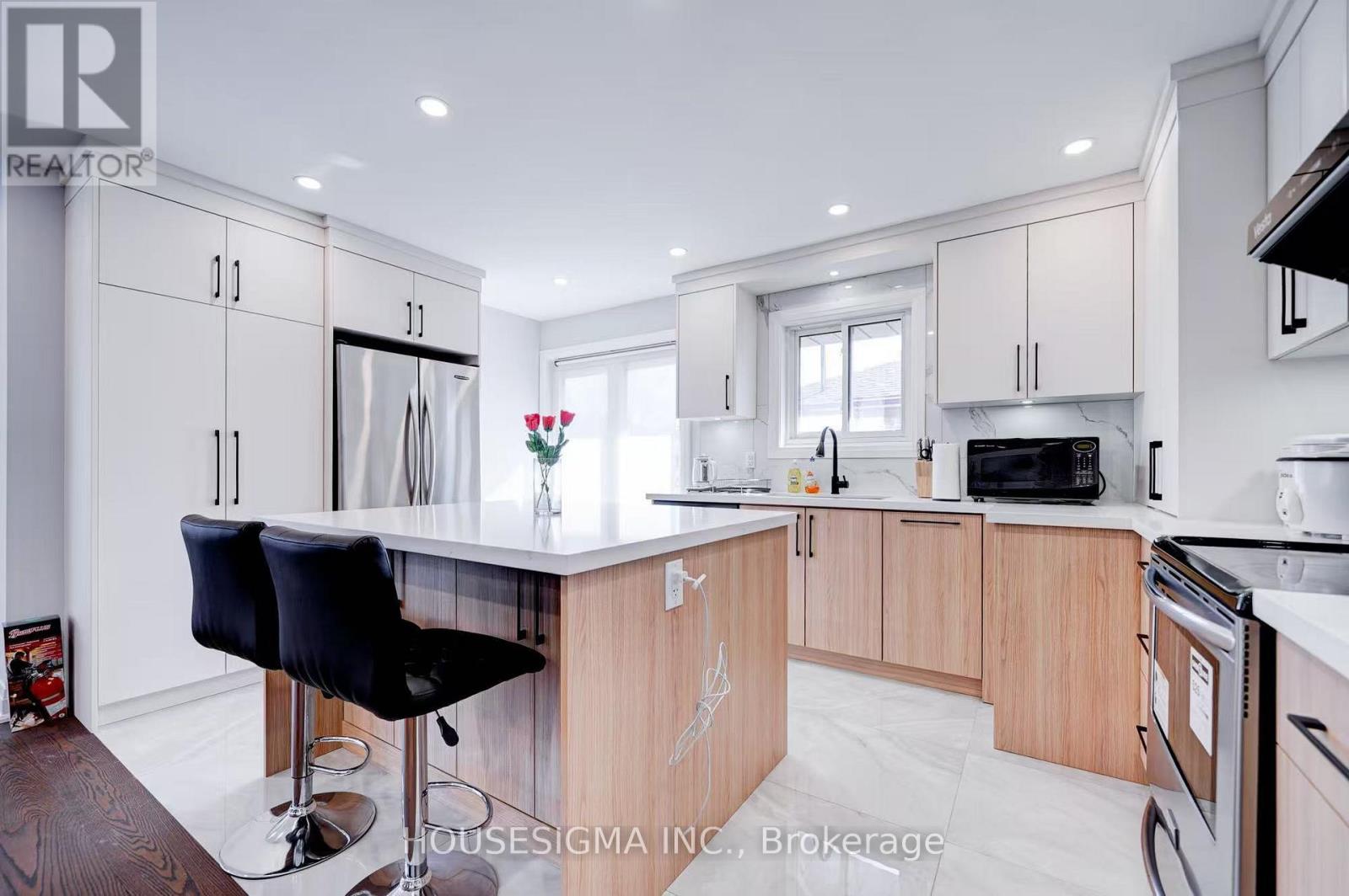 28 Earlton Road, Toronto, Ontario  M1T 2R3 - Photo 4 - E13498098