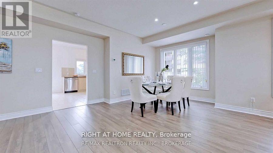 17 Suncrest Boulevard, Markham, Ontario  L3T 7Y4 - Photo 5 - N13498088