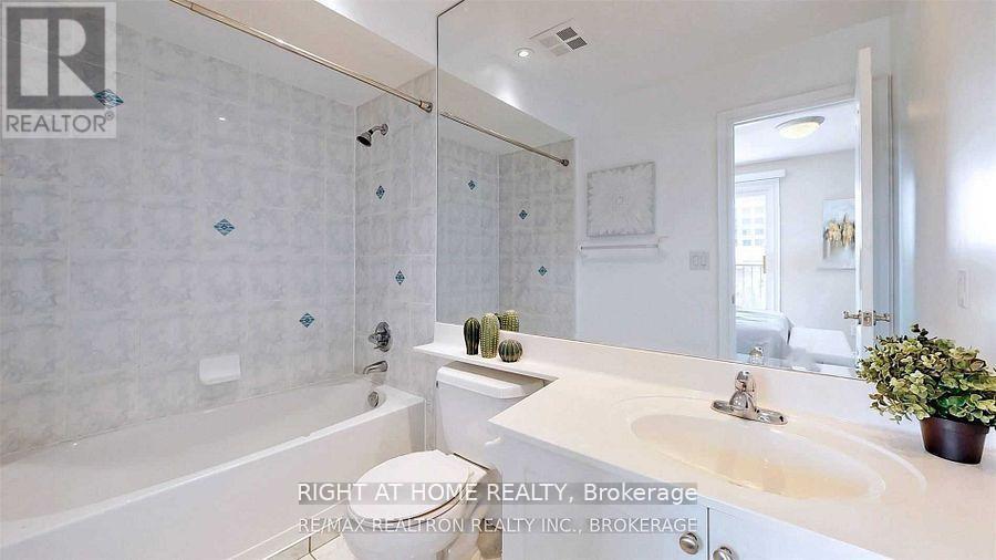 17 Suncrest Boulevard, Markham, Ontario  L3T 7Y4 - Photo 9 - N13498088