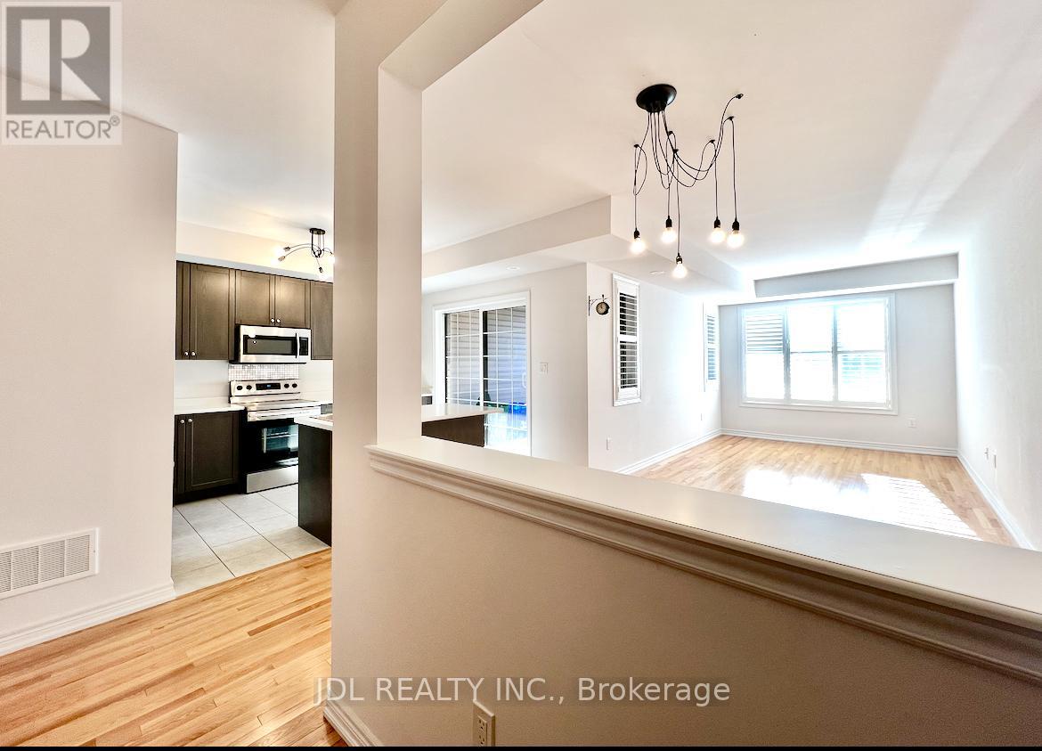 33 Jaffna Lane, Markham, Ontario  L6C 0X7 - Photo 2 - N13498092