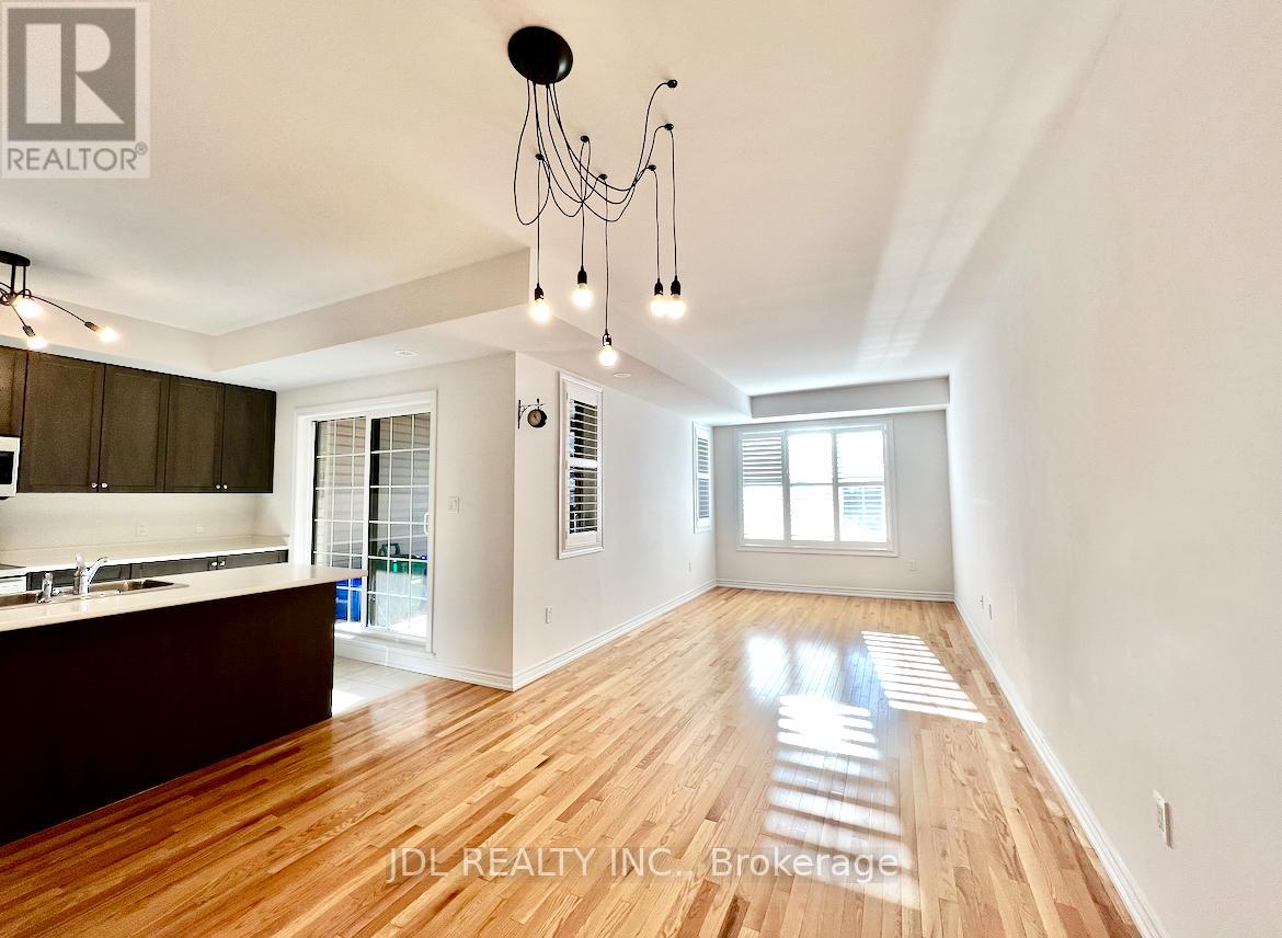 33 Jaffna Lane, Markham, Ontario  L6C 0X7 - Photo 3 - N13498092