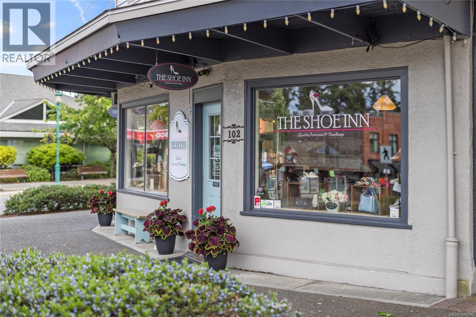 102 Second Ave W, Qualicum Beach, British Columbia  V9K 1S7 - Photo 1 - 1040982