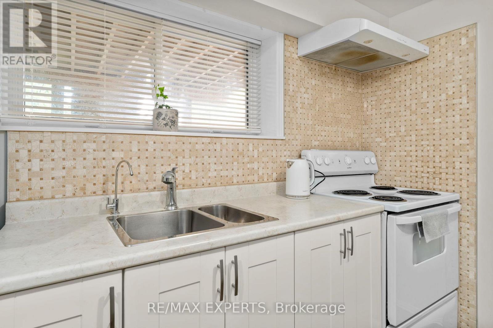 Bsmt - 423a Valermo Drive, Toronto, Ontario  M8W 2L8 - Photo 27 - W13498074