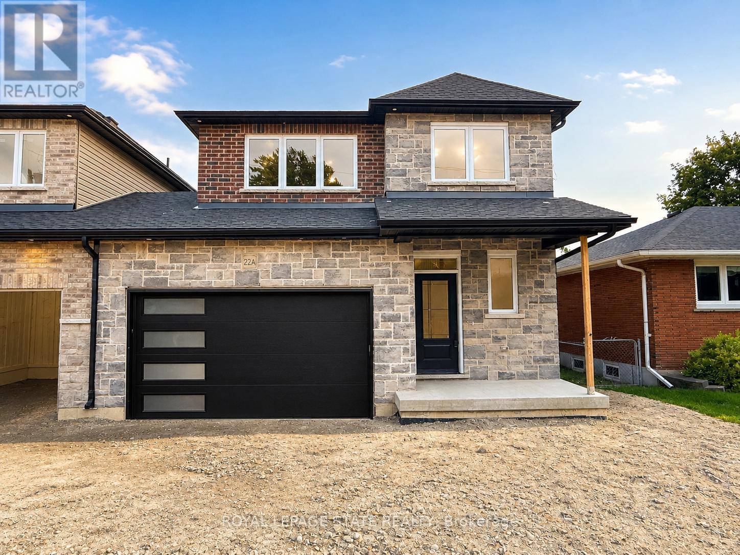 22-A Alpine Avenue, Hamilton, Ontario  L9A 1A5 - Photo 2 - X13498112