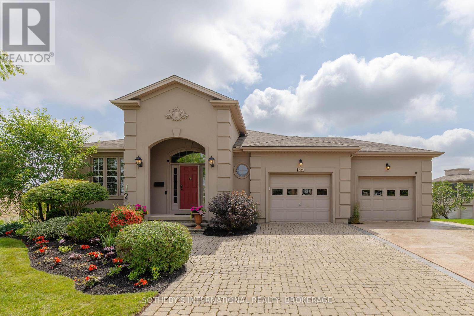 208 Muirfield Trail, Welland, Ontario  L3B 6G7 - Photo 2 - X13448298