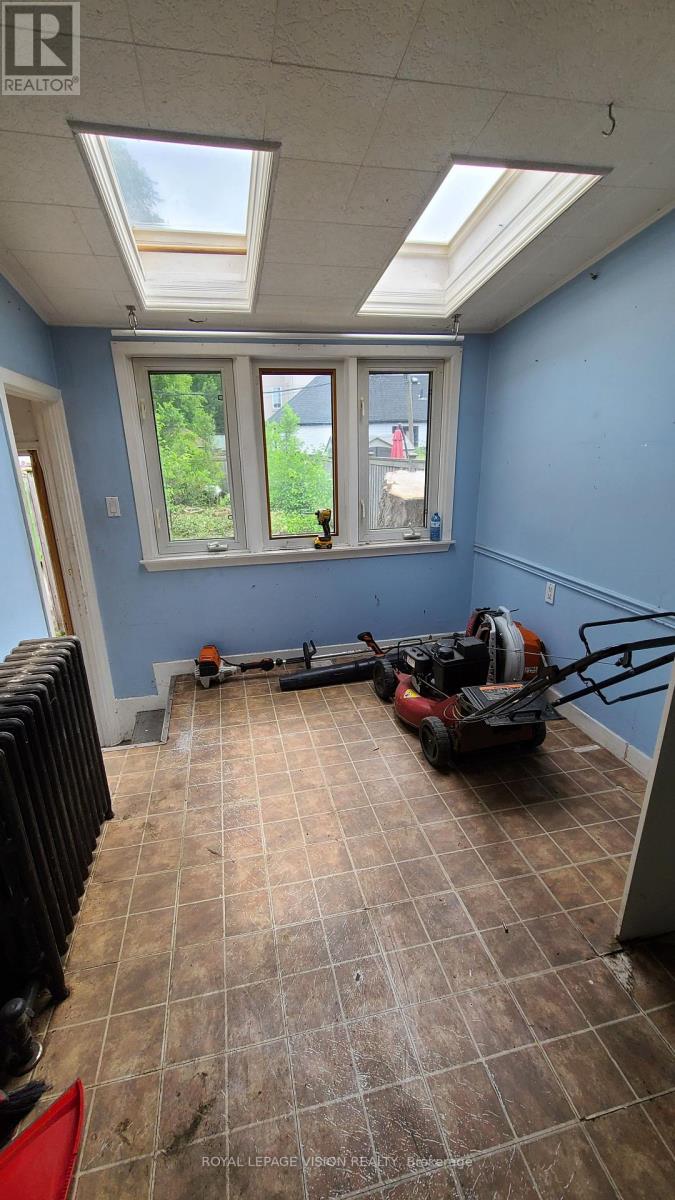 43 Jillson Avenue, Toronto, Ontario  M6S 2P3 - Photo 15 - W13494874