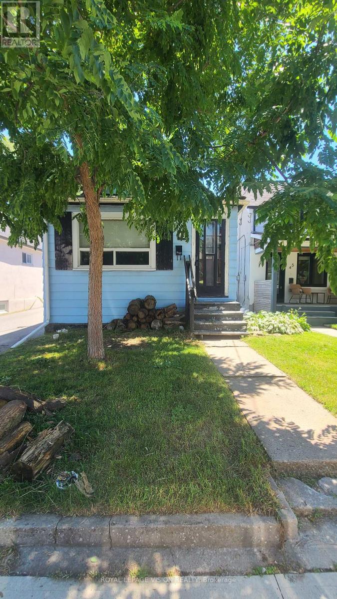 43 Jillson Avenue, Toronto, Ontario  M6S 2P3 - Photo 2 - W13494874
