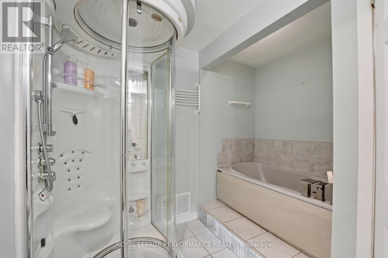 2208 Orient Park Drive, Ottawa, Ontario  K1B 4W2 - Photo 24 - X13497994