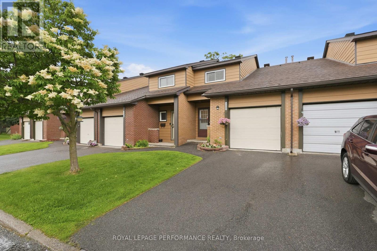 2208 ORIENT PARK DRIVE, Ottawa, Ontario