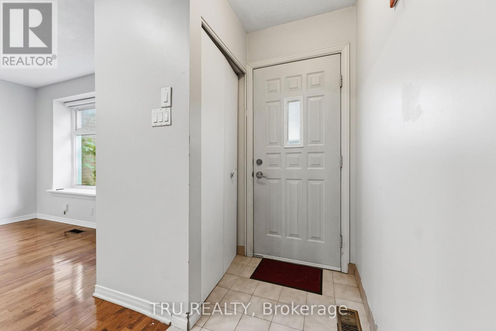 950 Meadowlands Drive, Ottawa, Ontario  K2C 0K3 - Photo 2 - X13498228