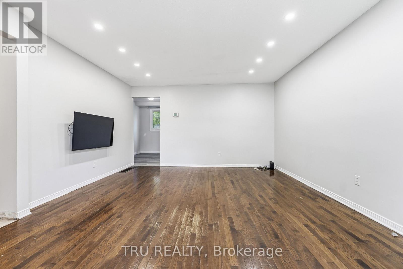 950 Meadowlands Drive, Ottawa, Ontario  K2C 0K3 - Photo 3 - X13498228