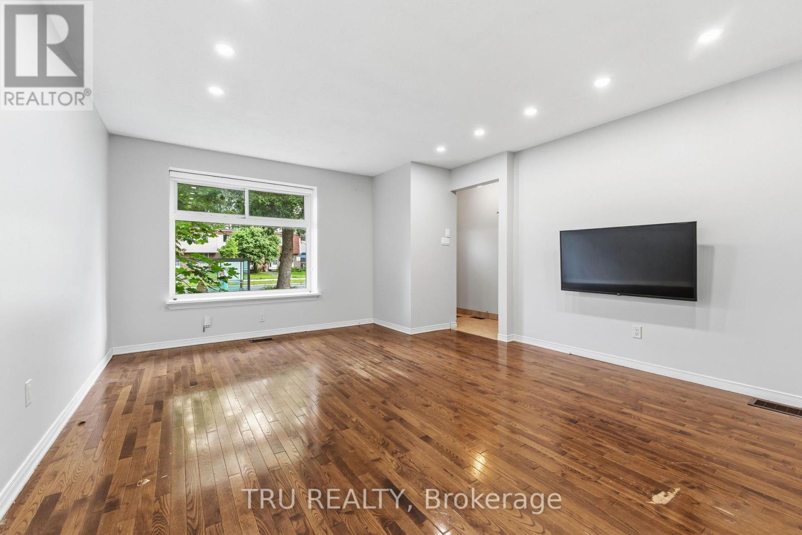 950 Meadowlands Drive, Ottawa, Ontario  K2C 0K3 - Photo 4 - X13498228