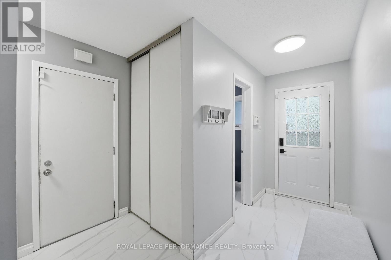 2208 Orient Park Drive, Ottawa, Ontario  K1B 4W2 - Photo 3 - X13497994
