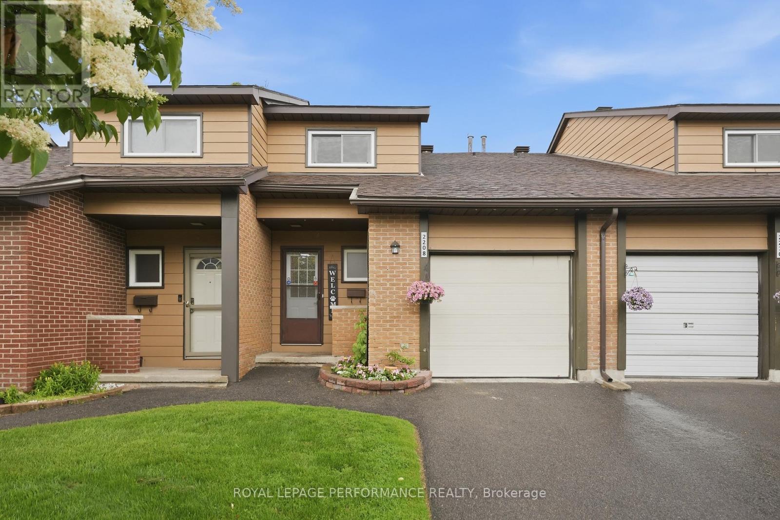 2208 Orient Park Drive, Ottawa, Ontario  K1B 4W2 - Photo 2 - X13497994