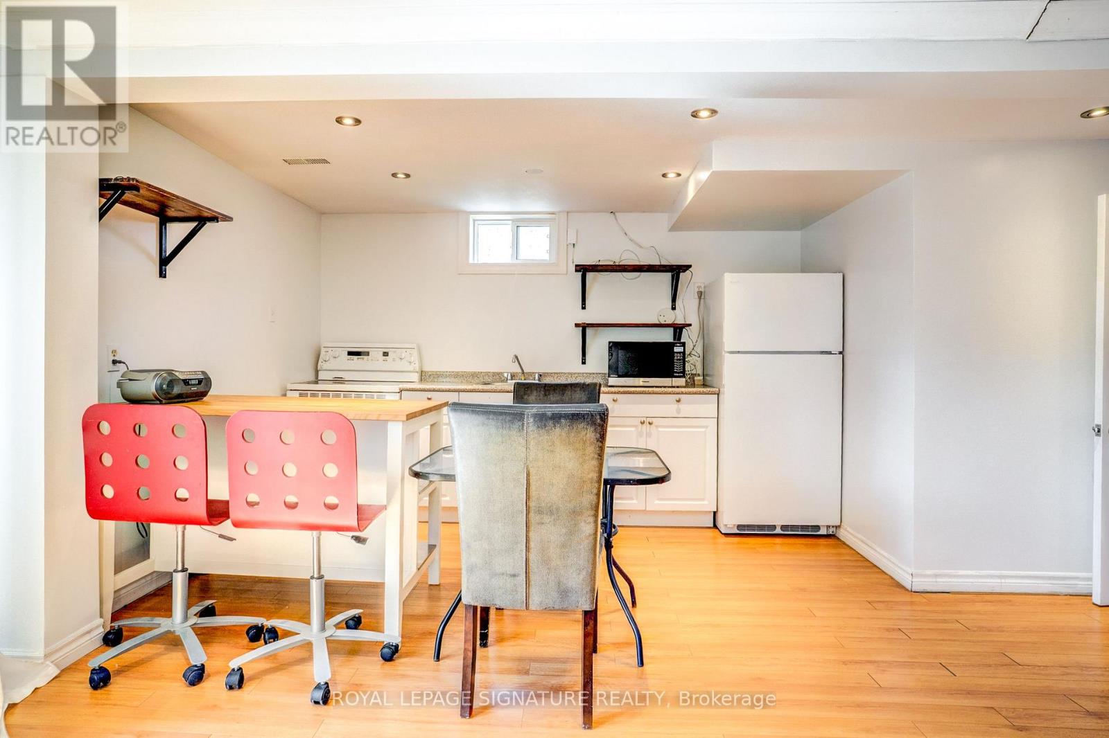 Bsmt - 17 Avis Crescent, Toronto, Ontario  M4B 1B8 - Photo 10 - E13498184