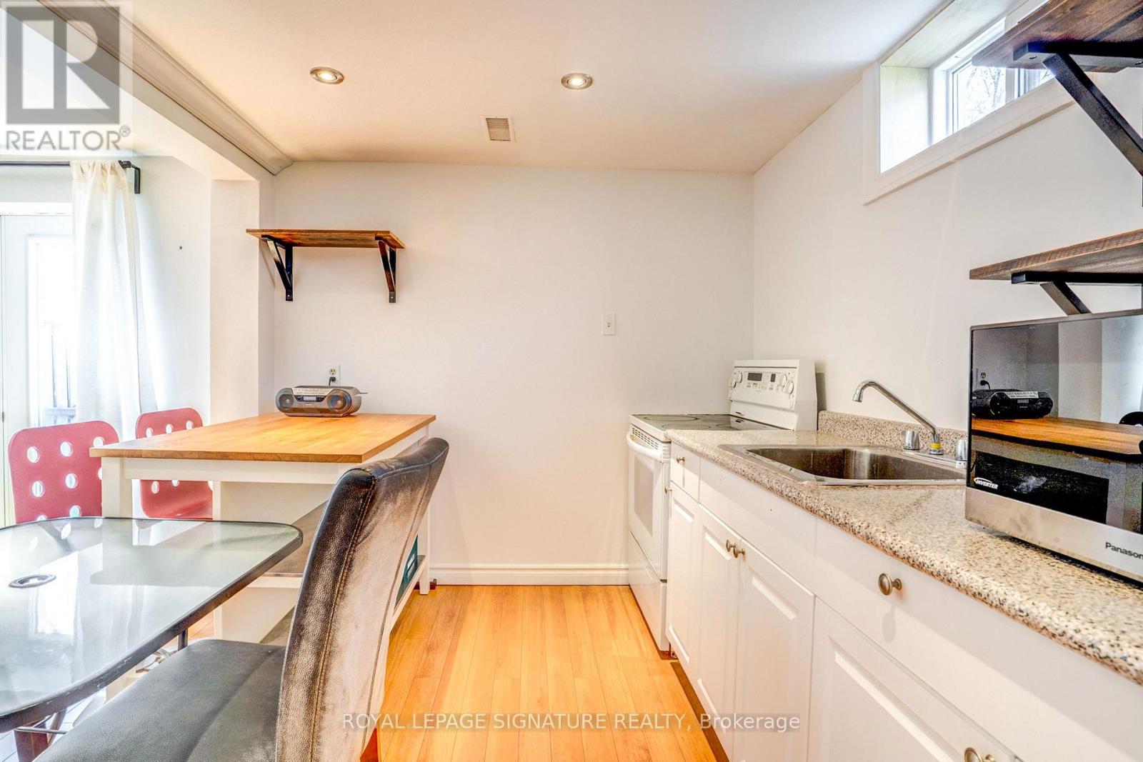 Bsmt - 17 Avis Crescent, Toronto, Ontario  M4B 1B8 - Photo 11 - E13498184