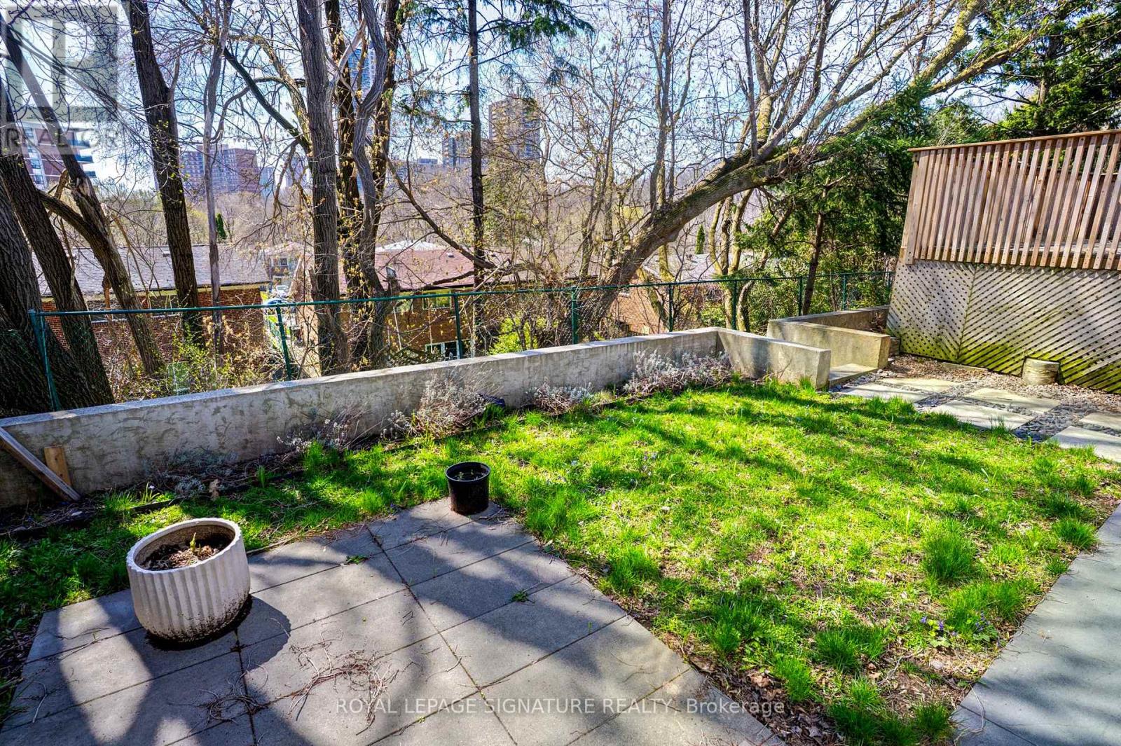 Bsmt - 17 Avis Crescent, Toronto, Ontario  M4B 1B8 - Photo 13 - E13498184