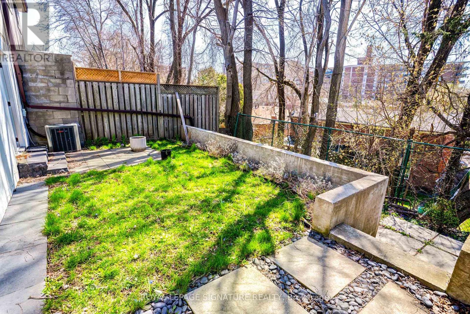 Bsmt - 17 Avis Crescent, Toronto, Ontario  M4B 1B8 - Photo 20 - E13498184