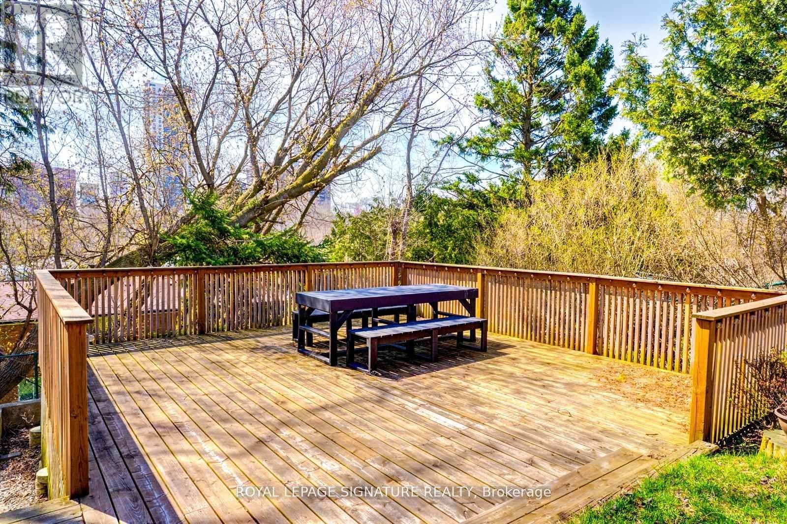 Bsmt - 17 Avis Crescent, Toronto, Ontario  M4B 1B8 - Photo 24 - E13498184