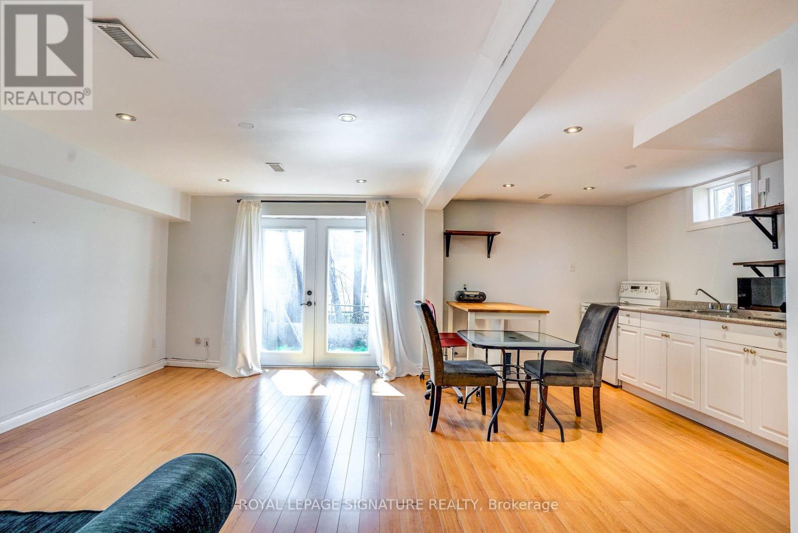 Bsmt - 17 Avis Crescent, Toronto, Ontario  M4B 1B8 - Photo 5 - E13498184