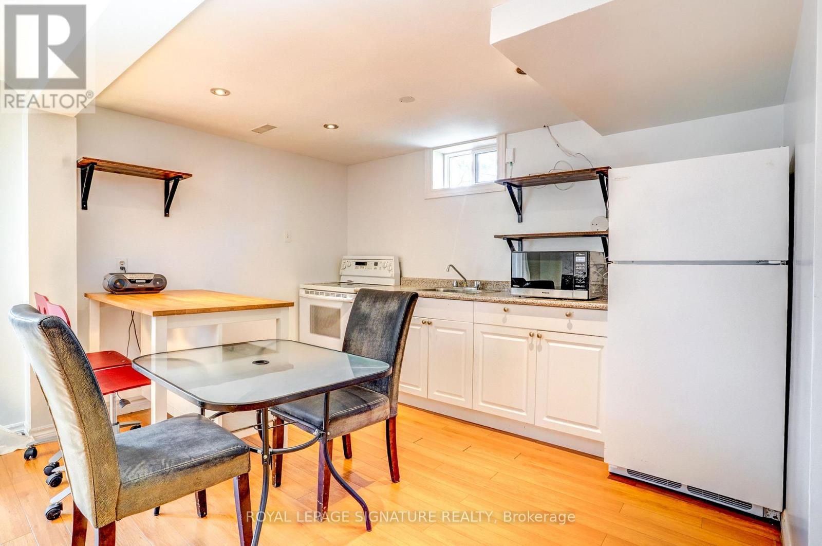 Bsmt - 17 Avis Crescent, Toronto, Ontario  M4B 1B8 - Photo 6 - E13498184