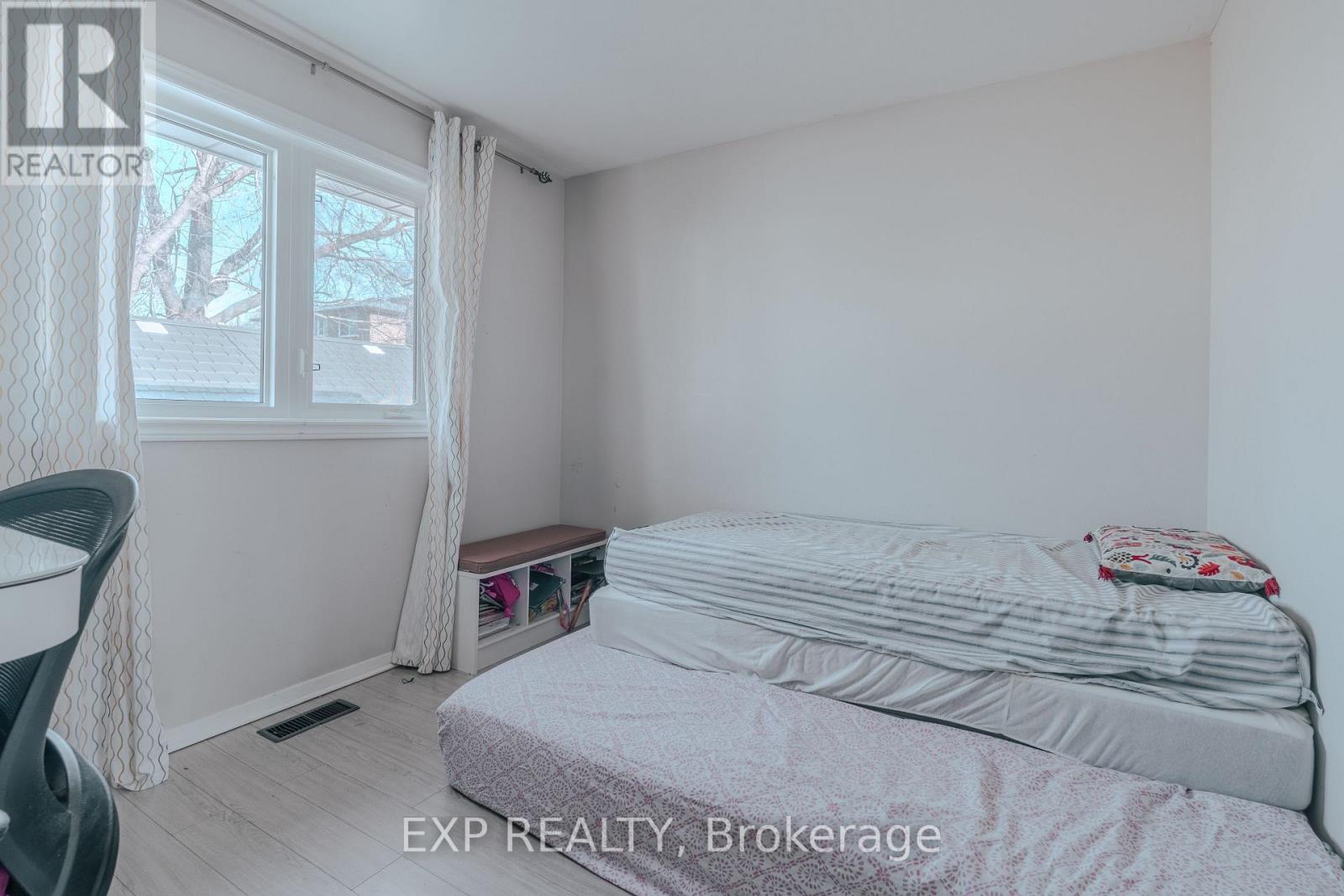 Upper - 20 Manorglen Crescent, Toronto, Ontario  M1S 1W4 - Photo 10 - E13498250