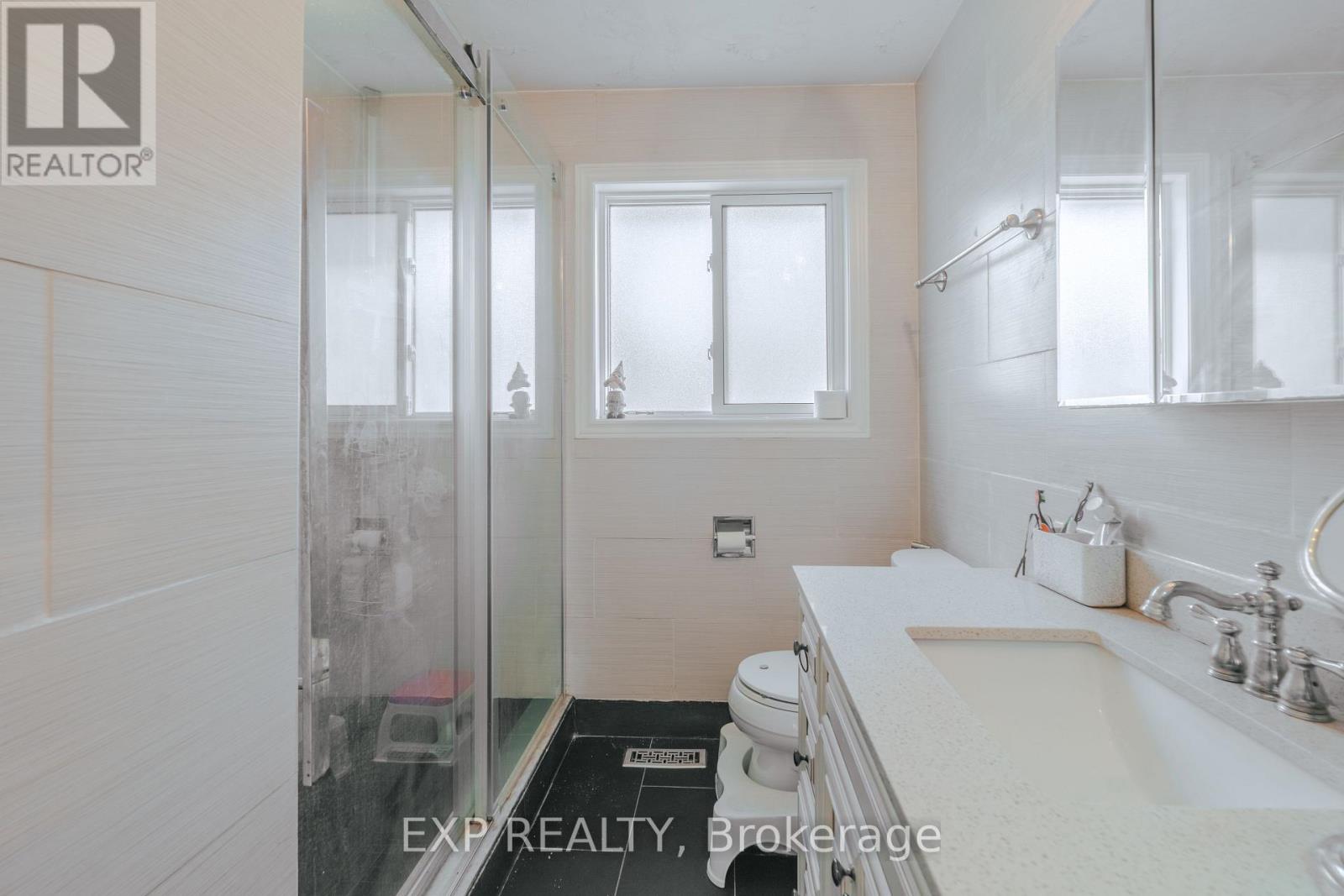 Upper - 20 Manorglen Crescent, Toronto, Ontario  M1S 1W4 - Photo 12 - E13498250